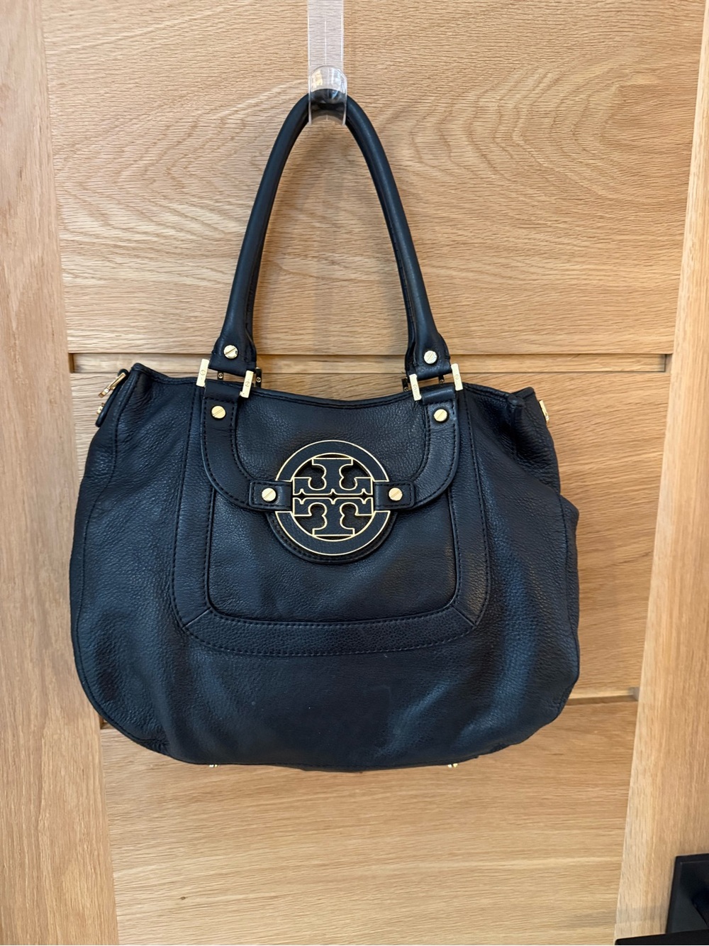 Tory Burch Amanda Hobo Bag Black Pebbled Leather Gold Logo Tote Handbag